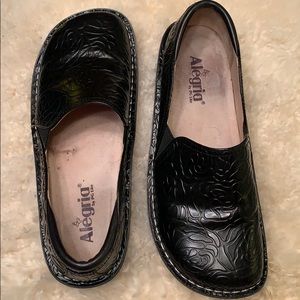 Alegria slip ons size 10 patterned leather black